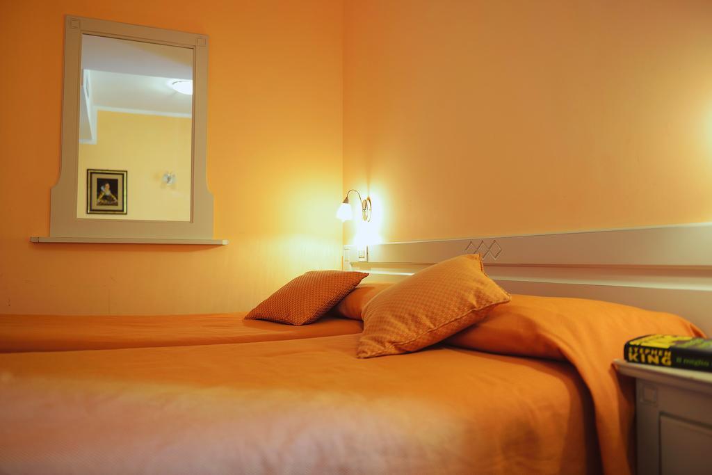 Hotel Marisa Albenga Eksteriør billede