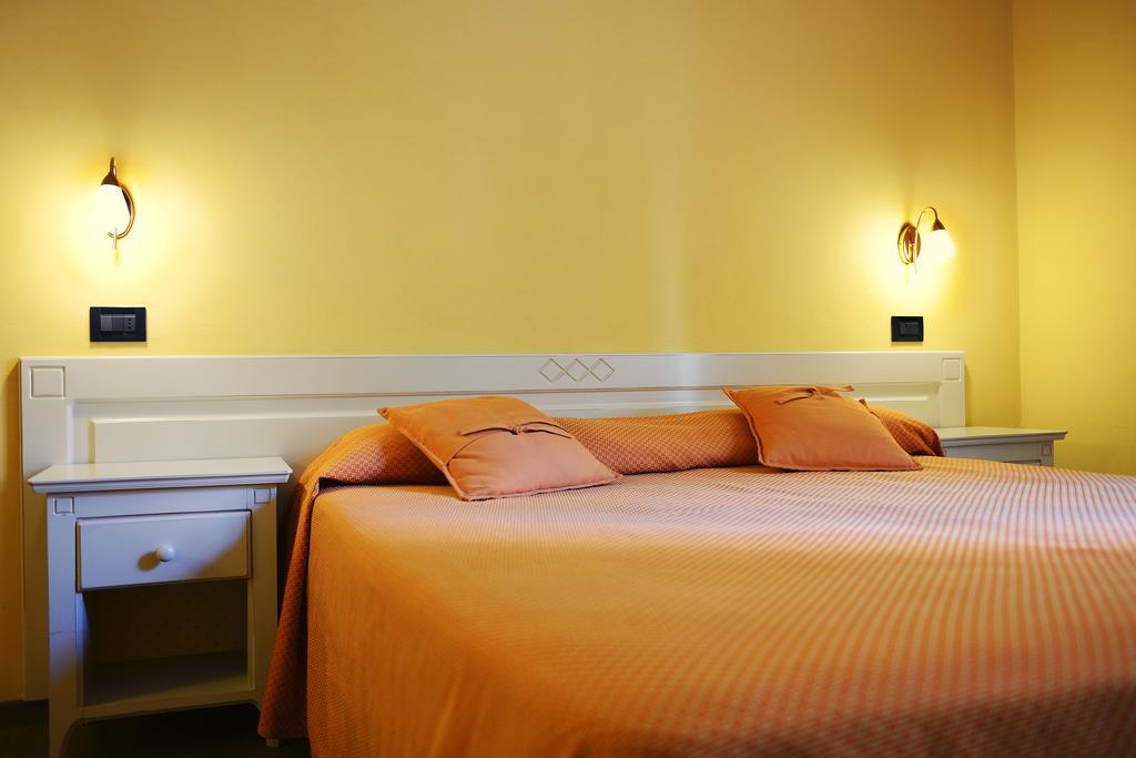 Hotel Marisa Albenga Værelse billede