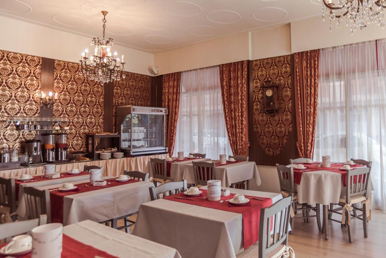 Hotel Marisa Albenga Eksteriør billede