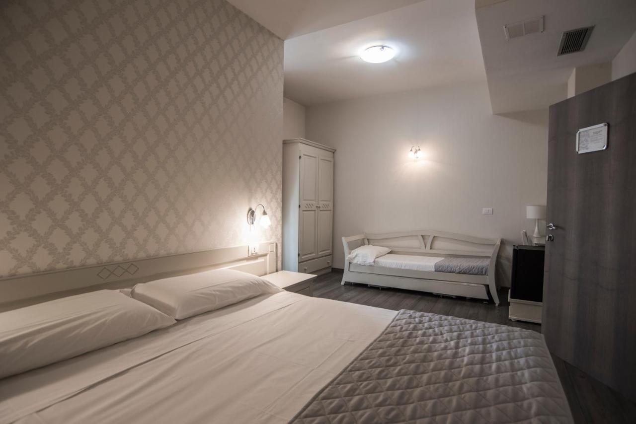 Hotel Marisa Albenga Eksteriør billede