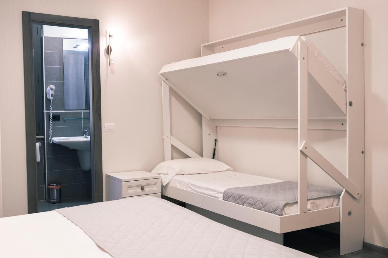 Hotel Marisa Albenga Eksteriør billede