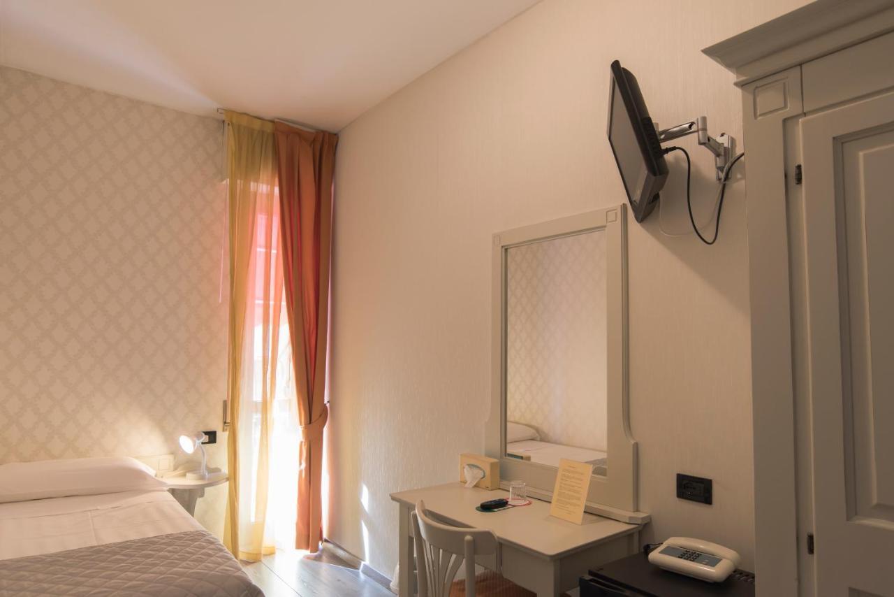 Hotel Marisa Albenga Eksteriør billede