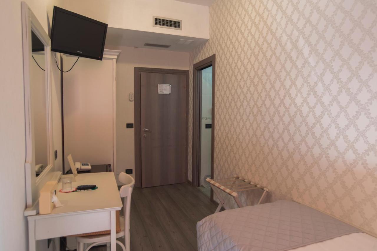 Hotel Marisa Albenga Eksteriør billede