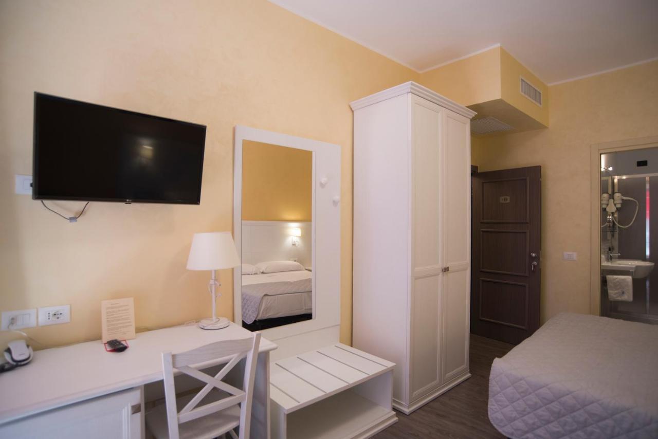Hotel Marisa Albenga Eksteriør billede